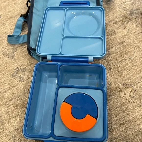 Omie BUNDLE!! Blue Insulated Lunch Bag, lunch box and accessories - Picture 3 of 7